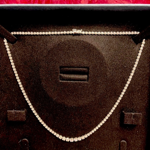 Beautiful 3 carat graduated tennis necklace in 18k white gold with certificate. - Picture 3 of 8